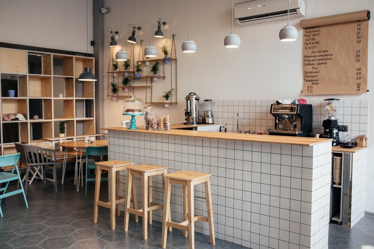 Yoga space z lounge barem — 2
